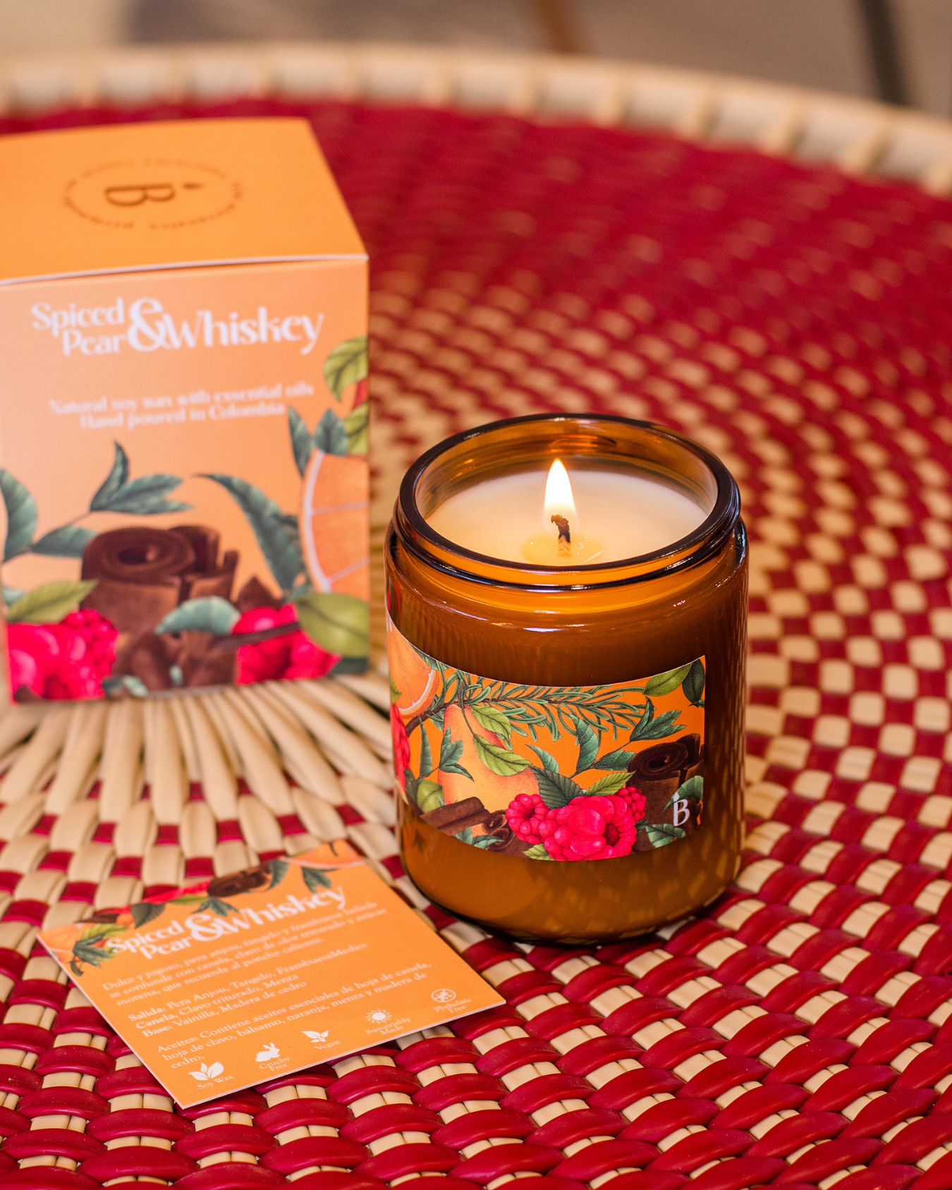 Vela aromática Spiced Pear & Whiskey 210 gr | Regalo acogedor
